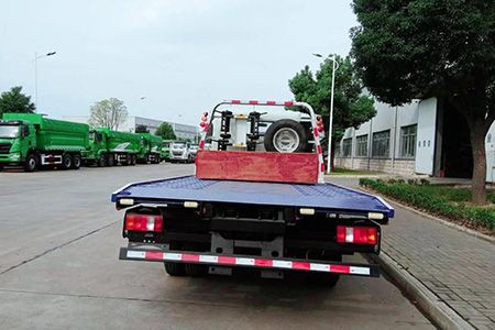红河哈尼族彝族自治州泸西轮胎刮爆了 汽车电瓶救援 道路事故车拖车救援,道路事故车拖车救助电话